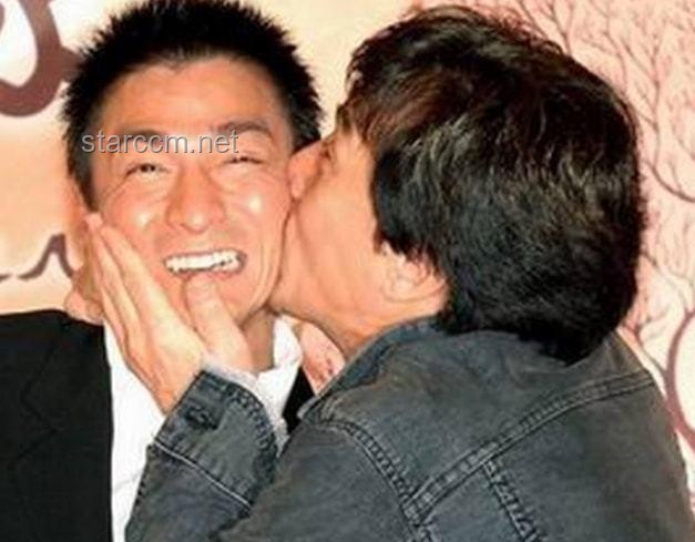 李连杰与刘德华入驻抖音对比分析